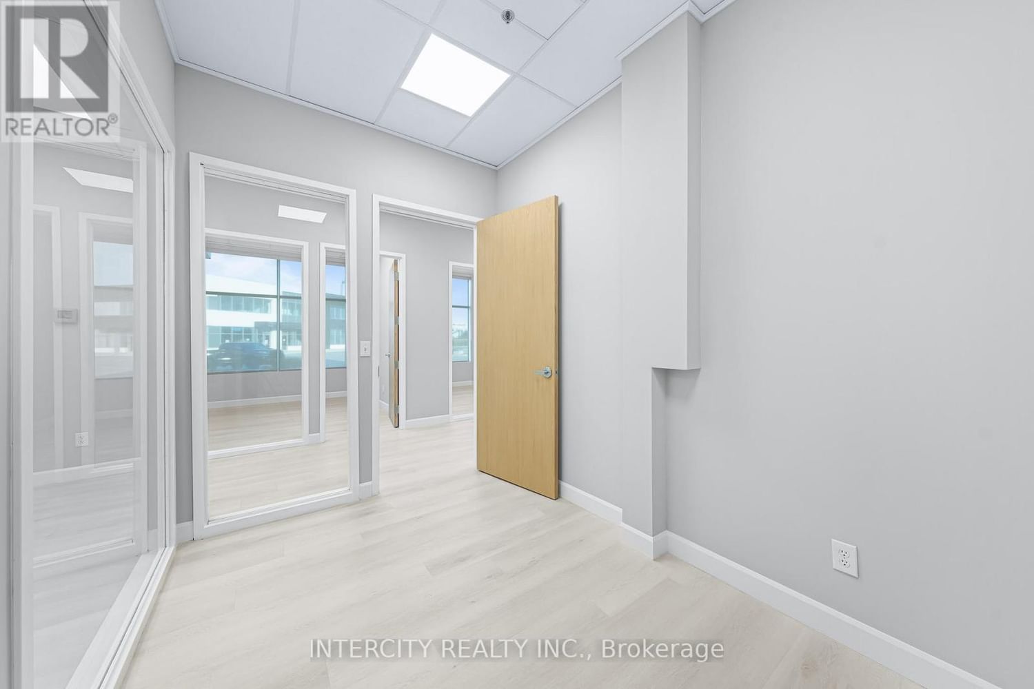 #09 -20 GREAT GULF DR Image 16