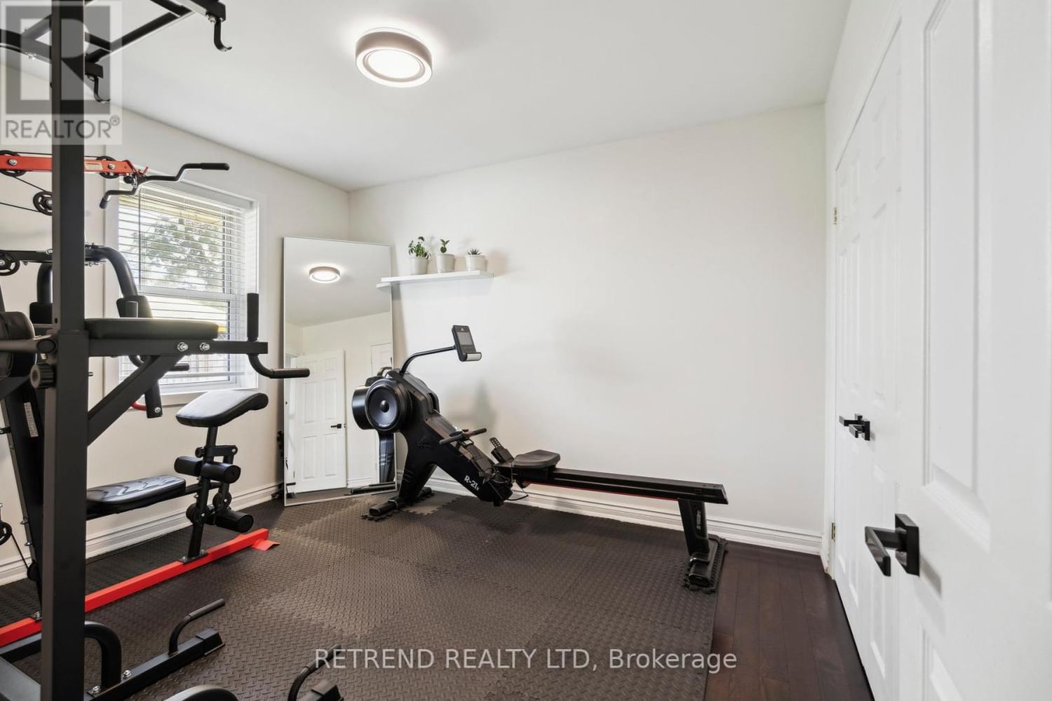 440 FERNLEIGH CIRC S Image 18