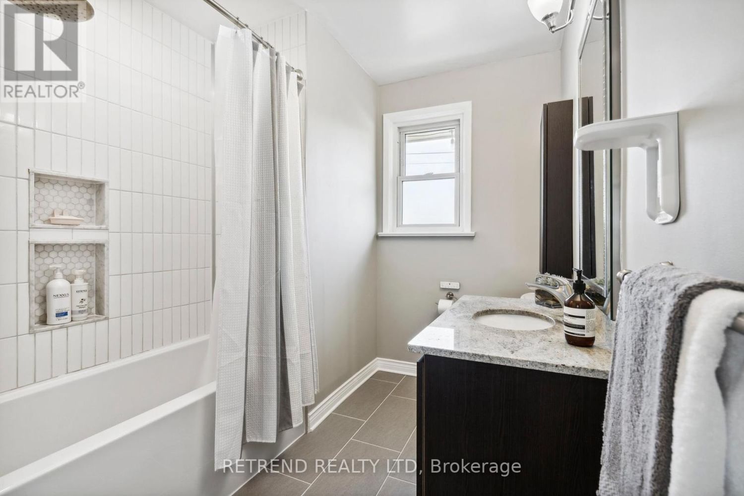 440 FERNLEIGH CIRC S Image 21