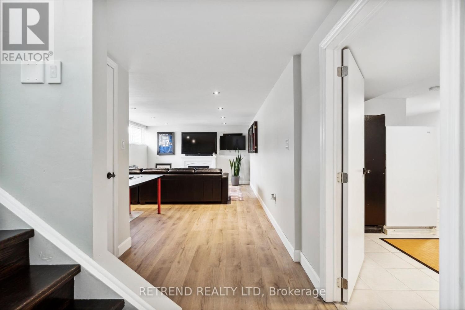 440 FERNLEIGH CIRC S Image 22
