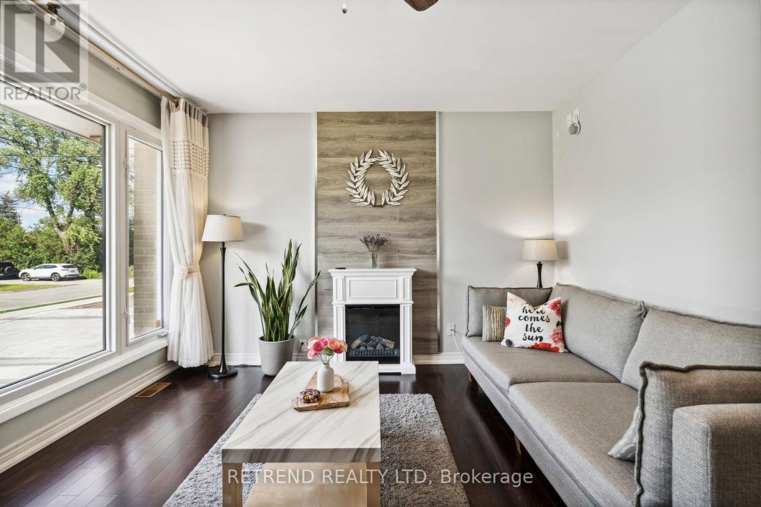 440 FERNLEIGH CIRC S Image 6