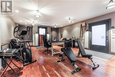 Image #1 of Commercial for Sale at 15120 Yonge St, Aurora, Ontario