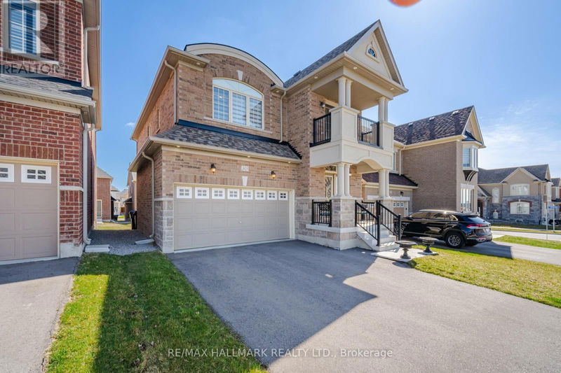 1025 Langford Boulevard  Bradford West Gwillimbury (Bradford), L3Z4K9 | Image 2