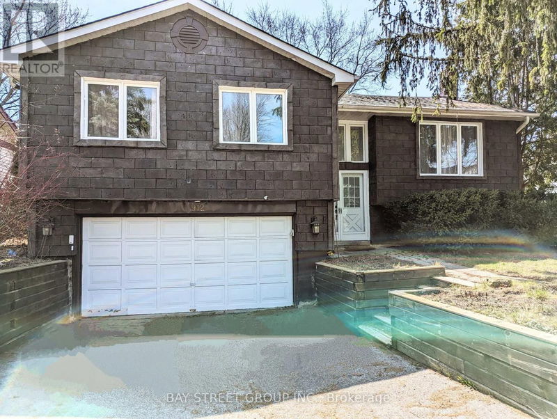 912 Janette Street North Newmarket (Huron Heights-Leslie Valley), L3Y5K2 | Image 1