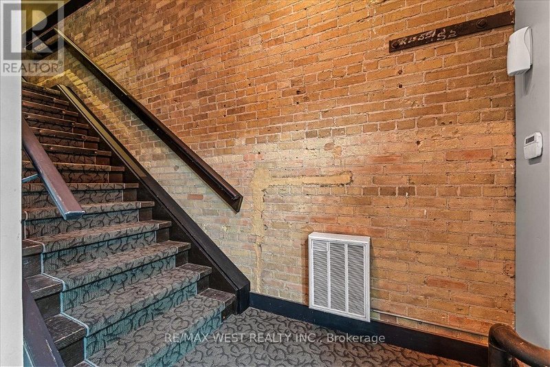 Image #1 of Business for Sale at #2f -15230 Yonge St, Aurora, Ontario