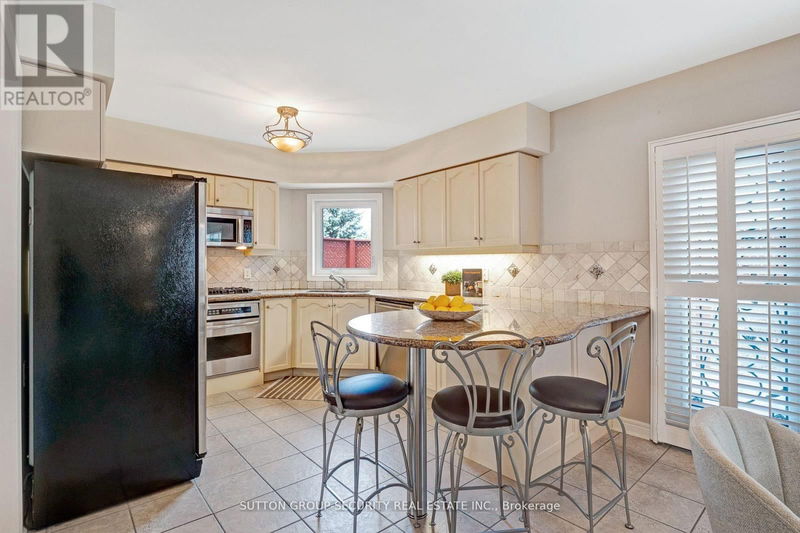 88 Klamath Court  Vaughan (Maple), L6A2L7 | Image 7