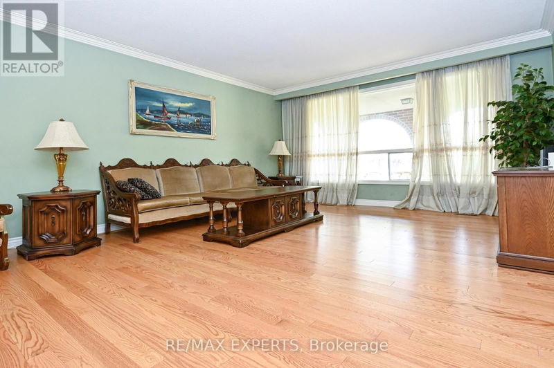 2355 Major Mackenzie Drive  Vaughan (Maple), L6A3Z2 | Image 11