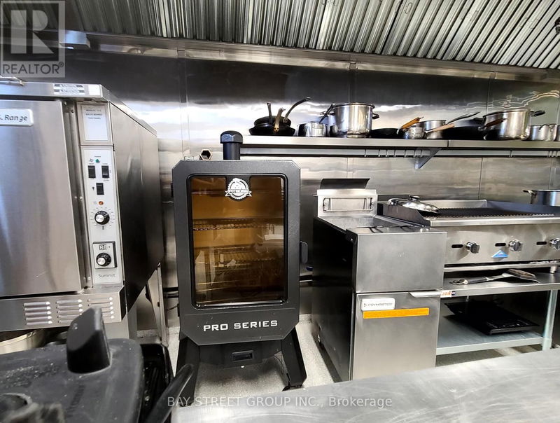 Image #1 of Restaurant for Sale at 19 - 17665 Leslie Street, Newmarket , Ontario