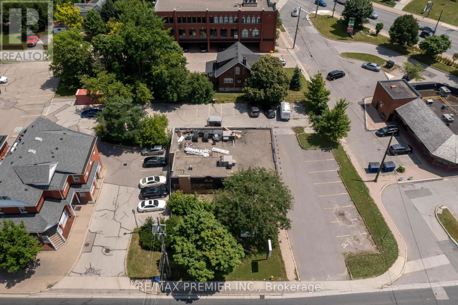 10049 KEELE STREET Image 14