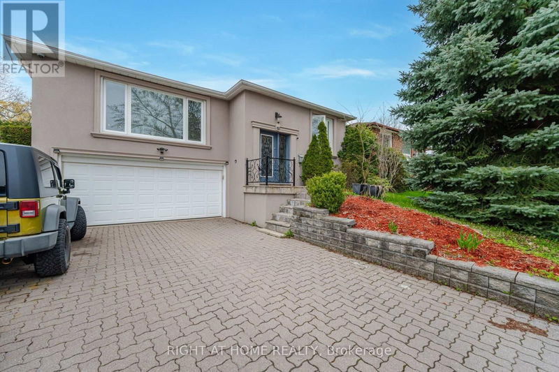 144 Kirk Drive  Markham (Royal Orchard), L3T3L4 | Image 1