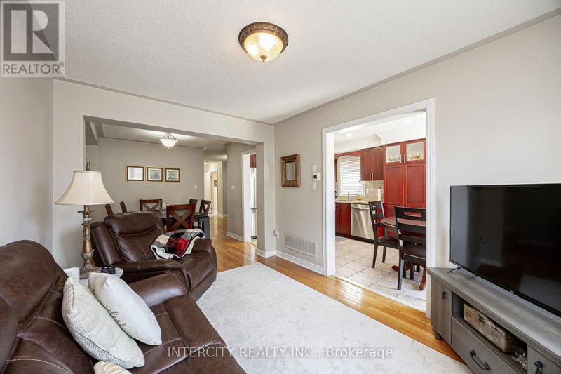 91 Adventure Crescent  Vaughan (Maple), L6A2Z8 | Image 13