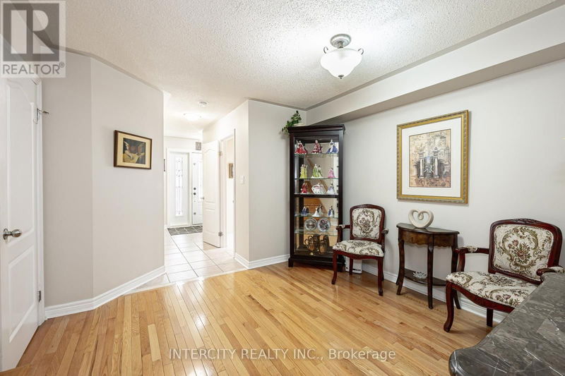 91 Adventure Crescent  Vaughan (Maple), L6A2Z8 | Image 7