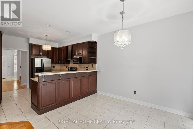 16 Sylwood Crescent  Vaughan (Maple), L6A2R1 | Image 12