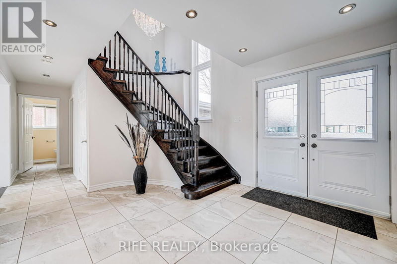 41 Briarwood Road  Markham (Unionville), L3R2W7 | Image 2