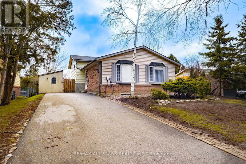 21 Sir Kay Drive  Markham (Markham Village), L3P2Y9 | Image 2