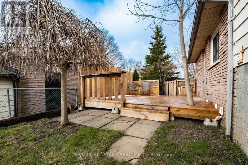 21 Sir Kay Drive  Markham (Markham Village), L3P2Y9 | Image 35