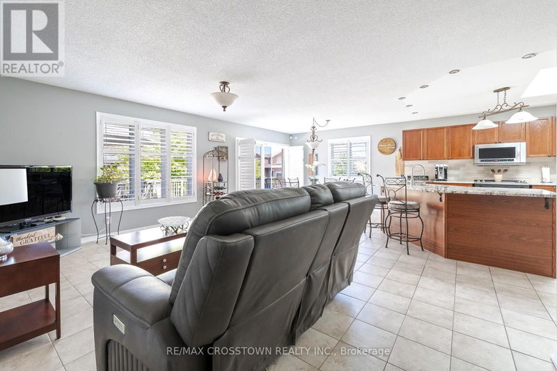 2210 Nevils Street  Innisfil (Alcona), L9S0E2 | Image 12