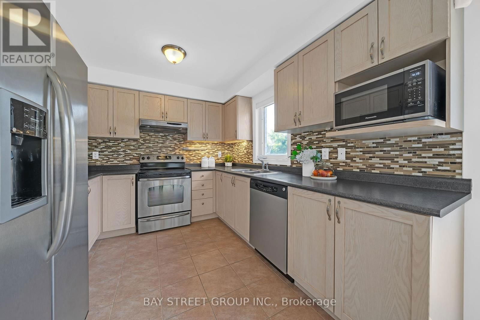 135 CHAYNA CRESCENT Image 12