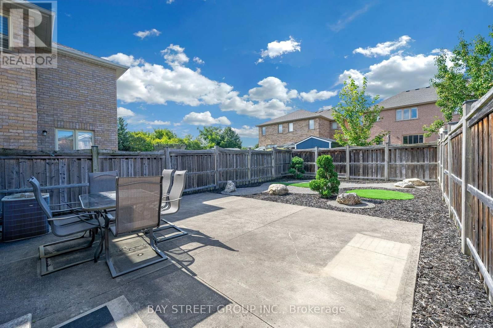 135 CHAYNA CRESCENT Image 23