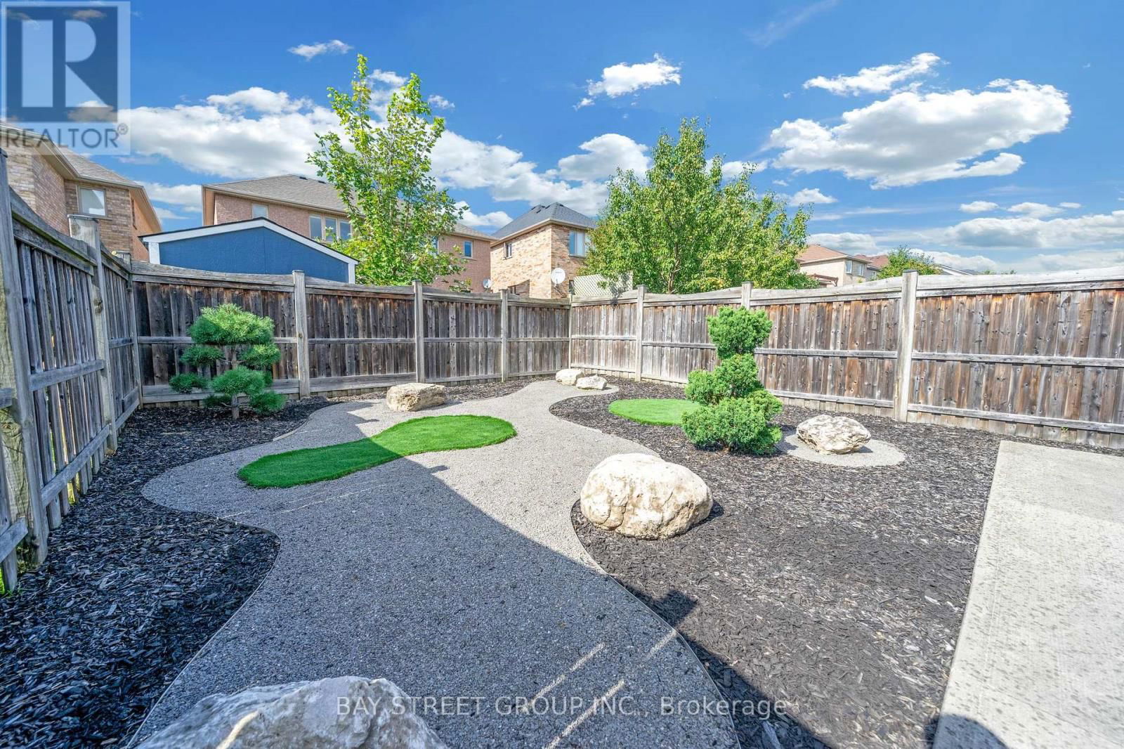 135 CHAYNA CRESCENT Image 24