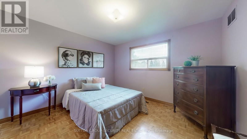 36 Hurricane Avenue  Vaughan (West Woodbridge), L4L1V4 | Image 24