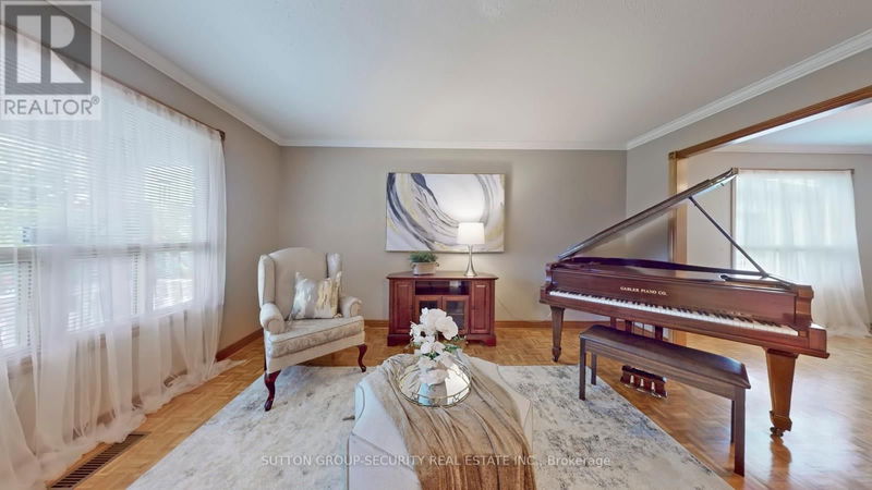 36 Hurricane Avenue  Vaughan (West Woodbridge), L4L1V4 | Image 3