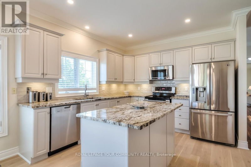 143 Legendary Trail  Whitchurch-Stouffville (Ballantrae), L4A1W5 | Image 11