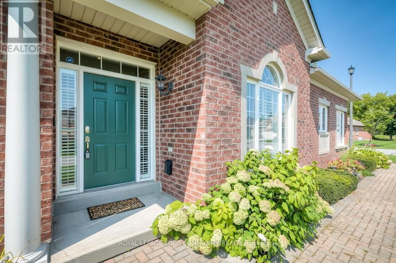 143 Legendary Trail  Whitchurch-Stouffville (Ballantrae), L4A1W5 | Image 3