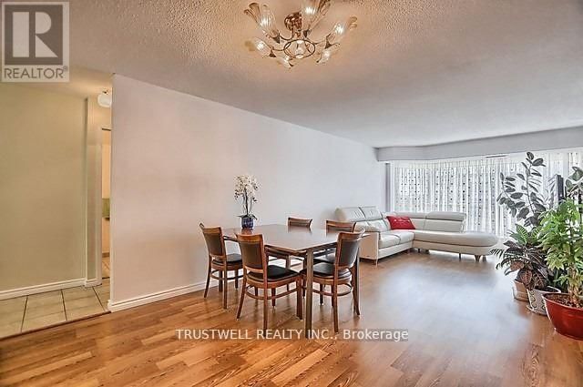  812 - 309 Major Mackenzie Drive East Richmond Hill (Harding), L4C9V5 | Image 3