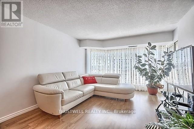  812 - 309 Major Mackenzie Drive East Richmond Hill (Harding), L4C9V5 | Image 4