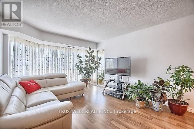  812 - 309 Major Mackenzie Drive East Richmond Hill (Harding), L4C9V5 | Image 5