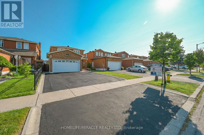 19 Cabinet Crescent  Vaughan (West Woodbridge), L4L6H9 | Image 2