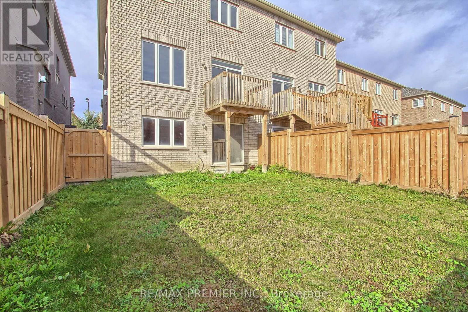 102 FOREST EDGE CRESCENT Image 38