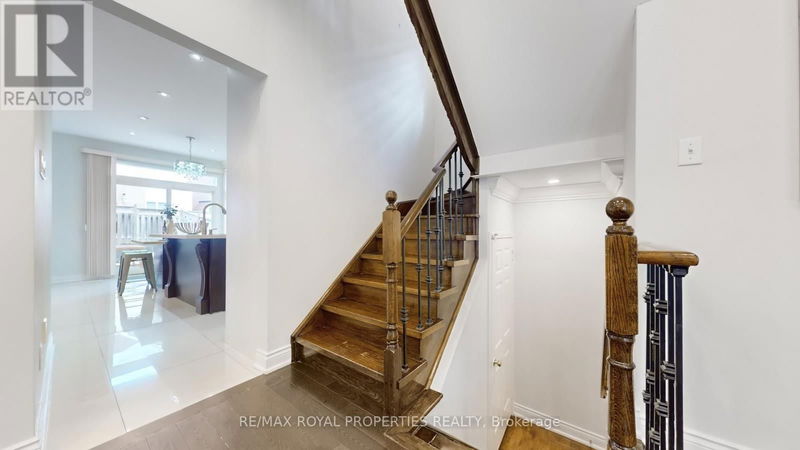 7 Sun Valley Drive  Richmond Hill (Rouge Woods), L4S2E3 | Image 26