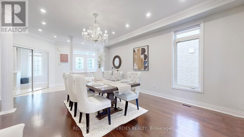 7 Sun Valley Drive  Richmond Hill (Rouge Woods), L4S2E3 | Image 4