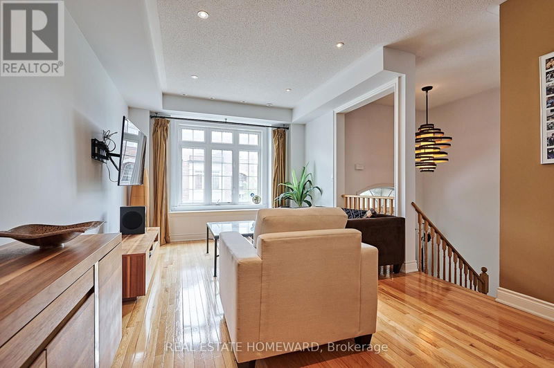 4 Isaac Devins Avenue  Vaughan (East Woodbridge), L4L0A4 | Image 5