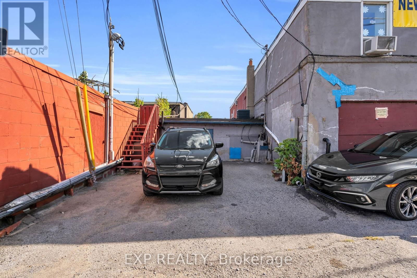 15 HOLLAND STREET EAST Image 17