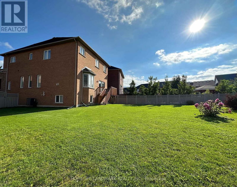 58 Gannett Drive  Richmond Hill (Jefferson), L4E0G2 | Image 2