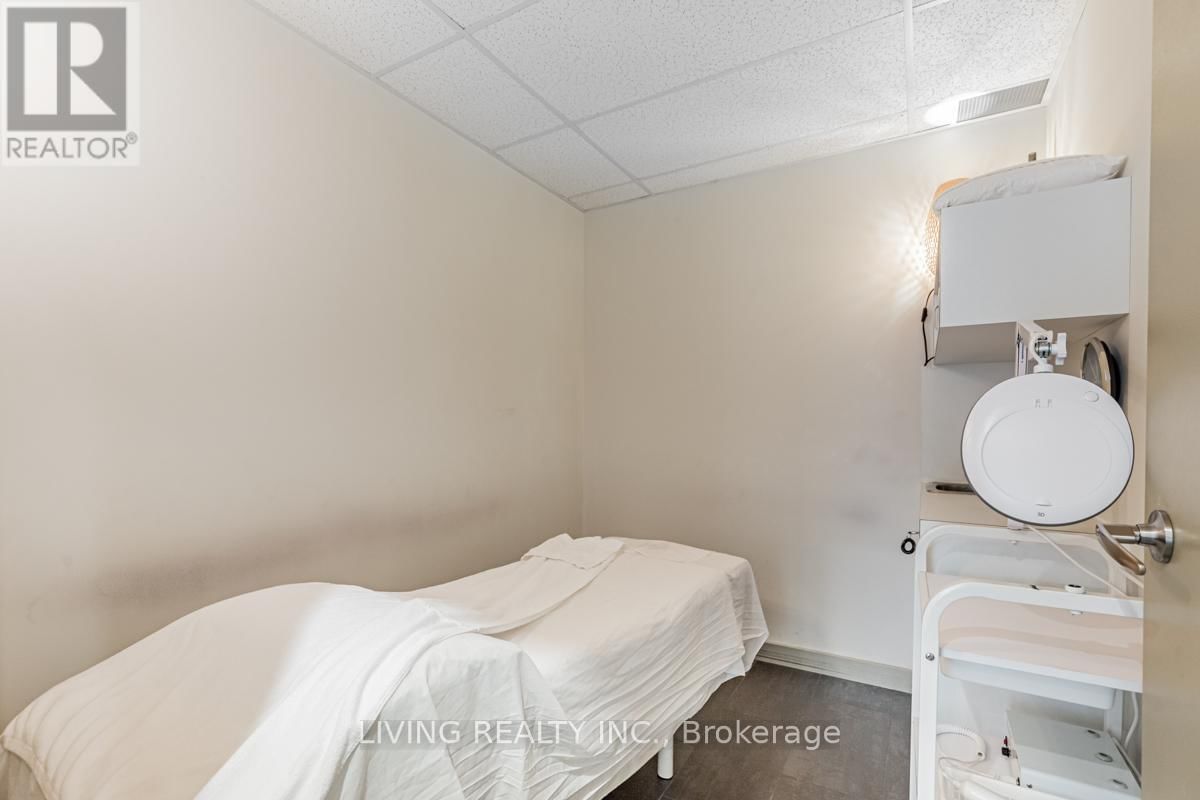 211&212 - 8789 WOODBINE AVENUE Image 27