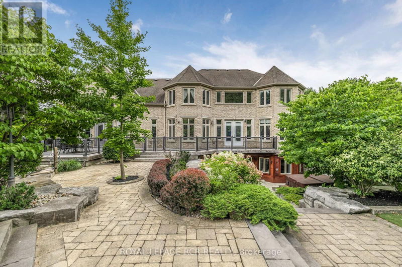 30 Sandy Ridge Court  Whitchurch-Stouffville, L4A2L4 | Image 3