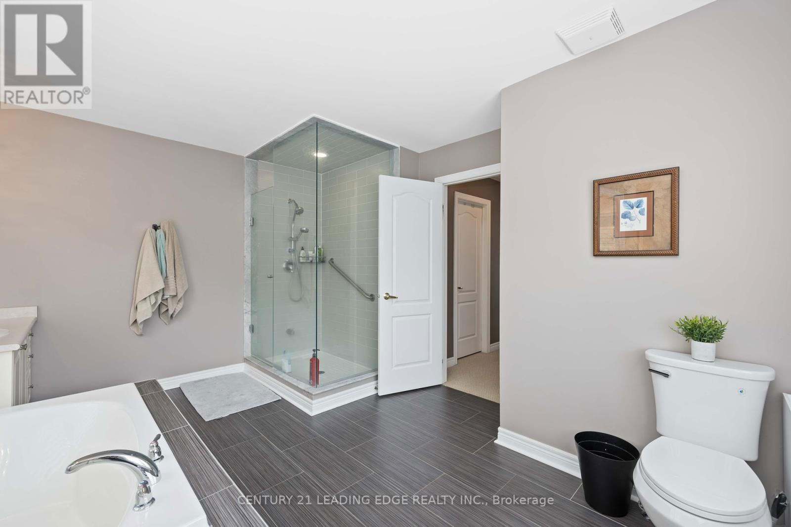 106 FAIRLEE CIRCLE Image 38