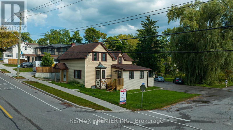 644 Srigley Street  Newmarket (Gorham-College Manor), L3Y1W9 | Image 2