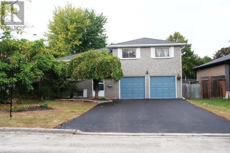 104 Crown Crescent  Bradford West Gwillimbury (Bradford), L3Z2M2 | Image 2