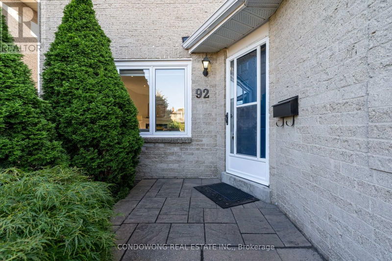 92 Houseman Crescent  Richmond Hill (North Richvale), L4C7S6 | Image 4