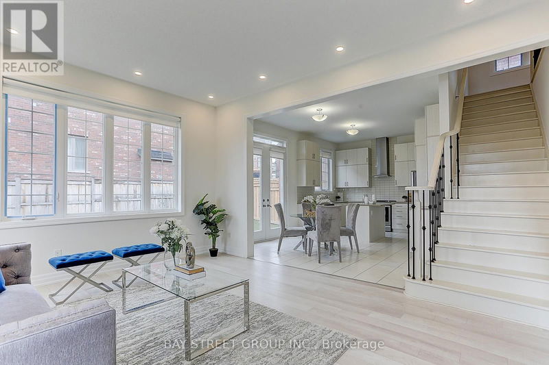 1 Frank kelly Drive  East Gwillimbury (Holland Landing), L9N0V2 | Image 10