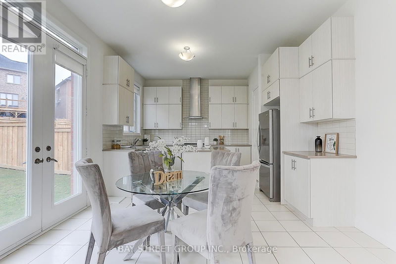 1 Frank kelly Drive  East Gwillimbury (Holland Landing), L9N0V2 | Image 11