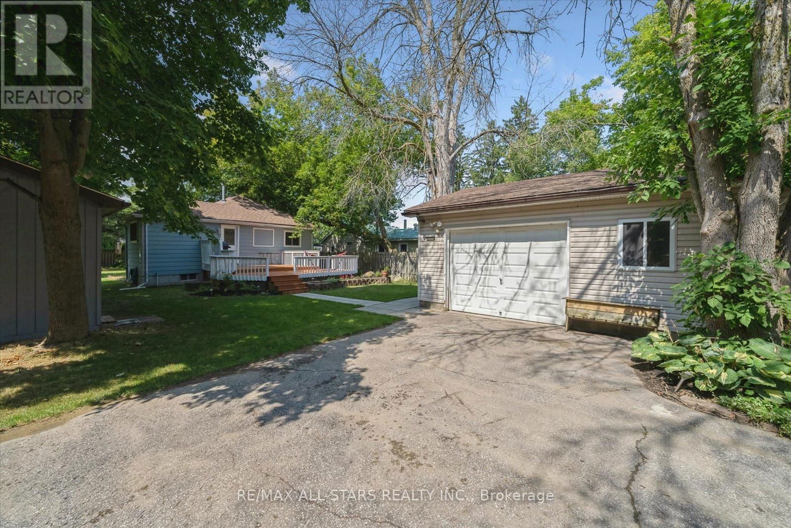 787 CHURCHILL LANE Image 32