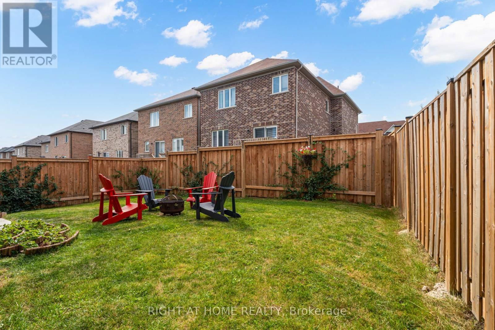 1187 PEELAR CRESCENT Image 37