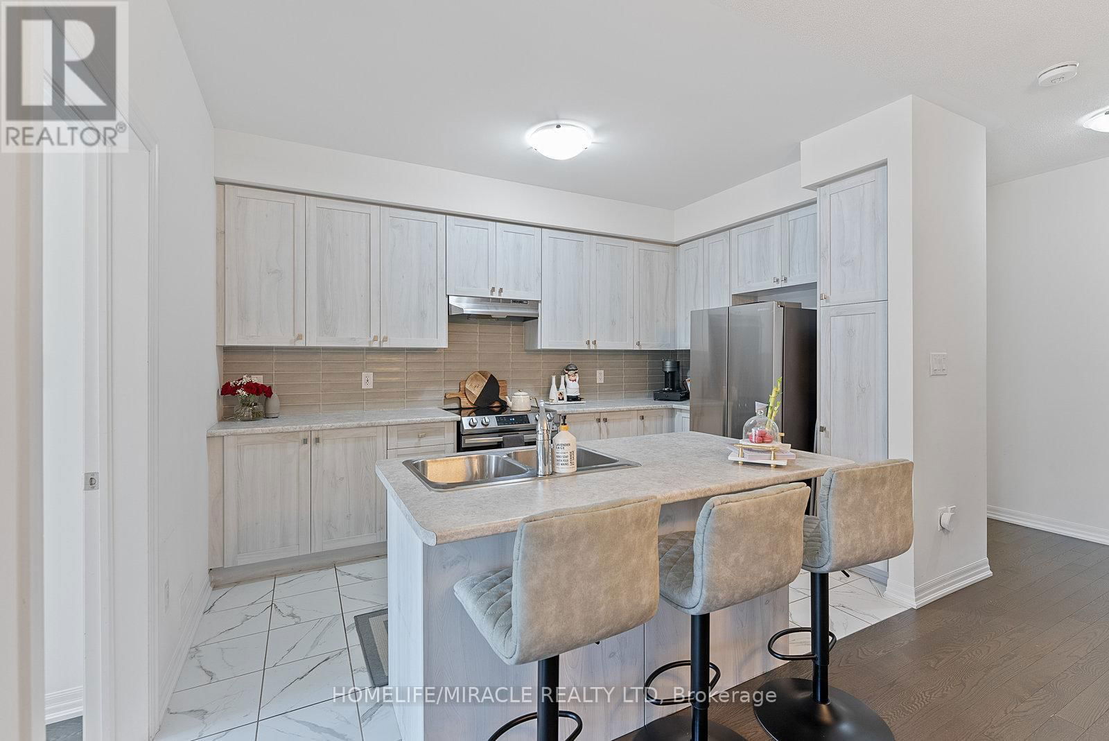 27 DELANO WAY Image 6