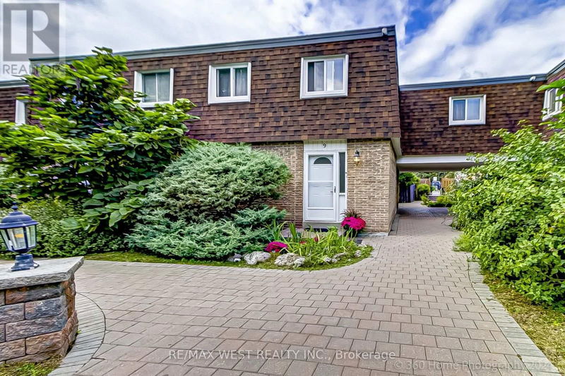 9 The Carriage Way  Markham (Royal Orchard), L3T4V1 | Image 2